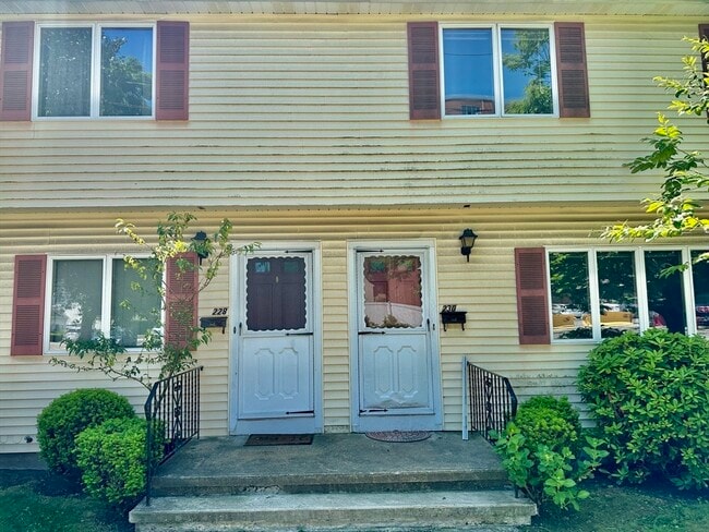 Building Photo - 230 Summer St