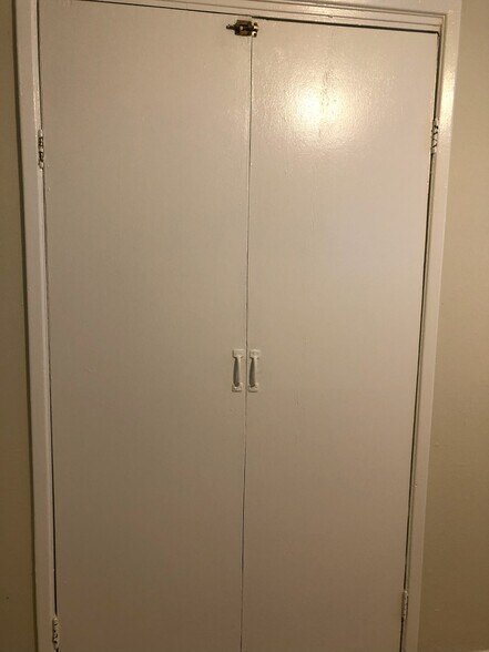 Each apartment as it's own washed and dryer hook up - 9226 Palm St