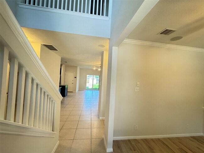 Building Photo - 8107 Gran Villa Dr
