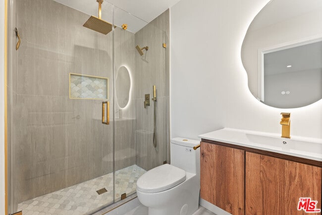 Building Photo - 6917 1/2 Hesperia Ave