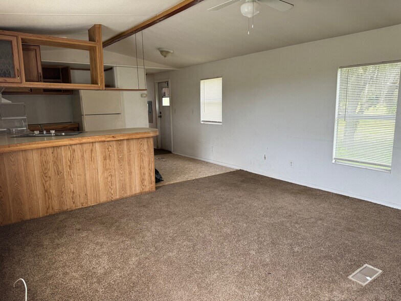 Building Photo - 5588 Lake Buffum Rd