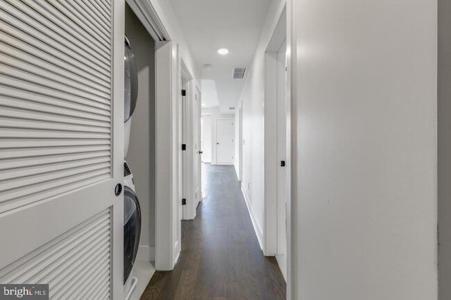 Building Photo - 1868 Frankford Ave