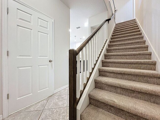Building Photo - Spacious Townhome for Rent in Tapestry