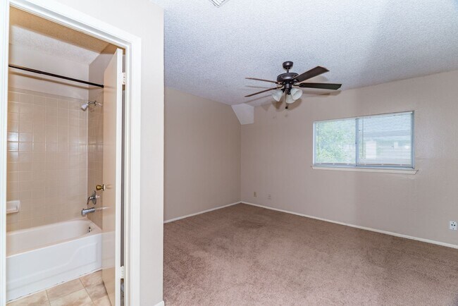 Building Photo - 12205 Magnolia Blossom St