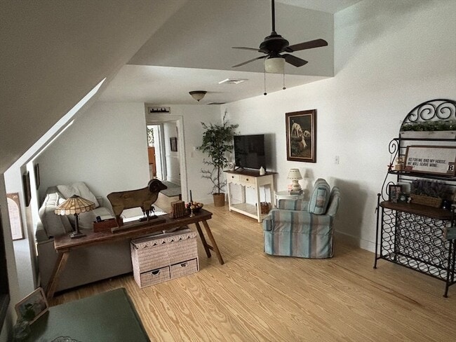 Building Photo - 5 Horton St