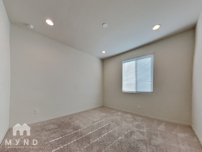 Building Photo - 8756 W Rancho Dr