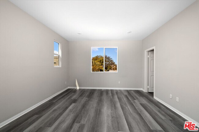 Building Photo - 757 Daniel Freeman Cir
