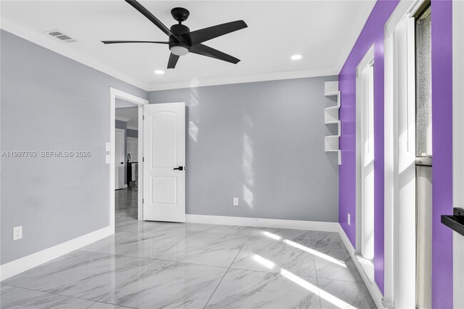 Building Photo - 702 NW Orchid St