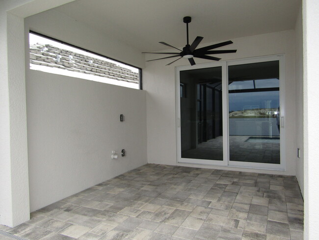 Building Photo - 245 Vistera Blvd