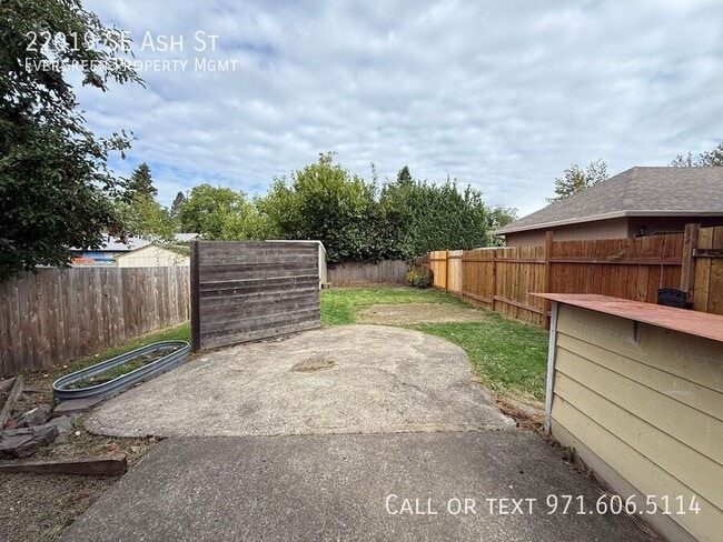 Building Photo - 22019 SE Ash St