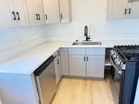 Building Photo - 478 S San Vicente Blvd