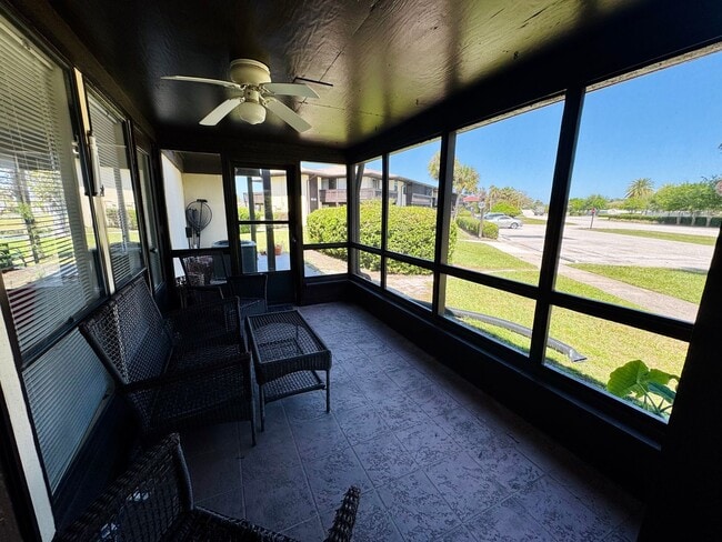 Building Photo - 58 Club House Dr
