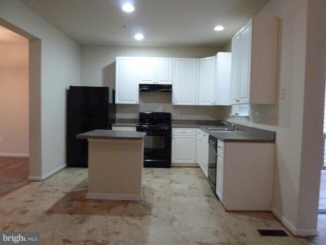 Building Photo - 231 Braxton Way