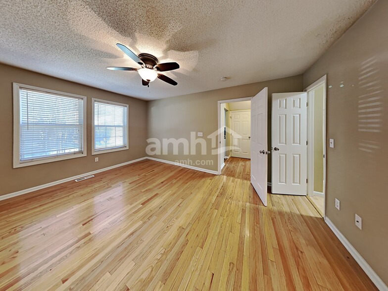 Building Photo - 4001 Mantua Way