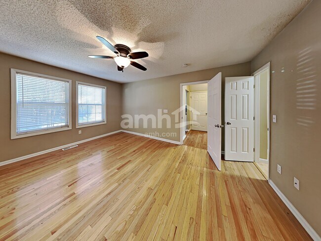 Building Photo - 4001 Mantua Way