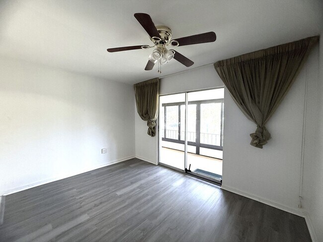 Building Photo - FIRST MONTHS RENT FREE!!! Beautiful 2 MASTER SUITE CONDO in Central Ft. Myers with Over 1200 Sqft.