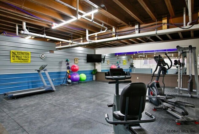 Building Photo - 34 William St