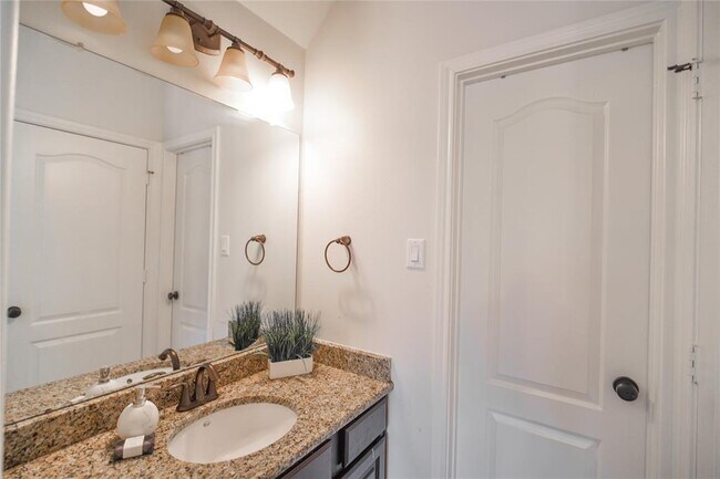 Building Photo - 13714 Oak Harbor Bend