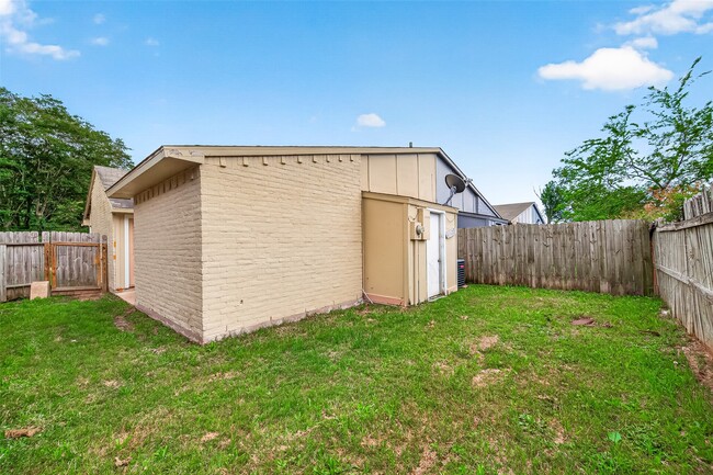 Building Photo - 17421 Ranch Country Rd