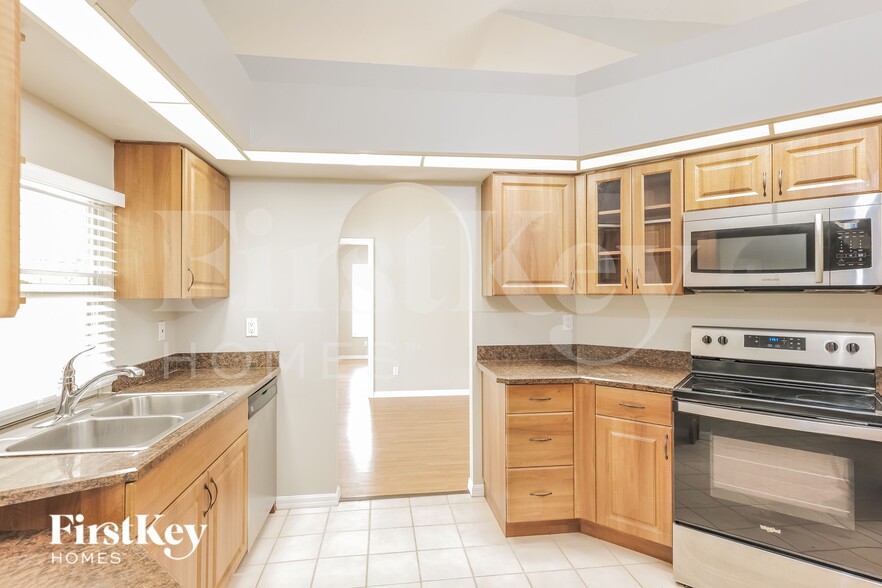 Building Photo - 2301 SE 8th Pl