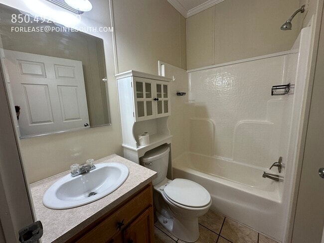 Building Photo - 832 Cross St