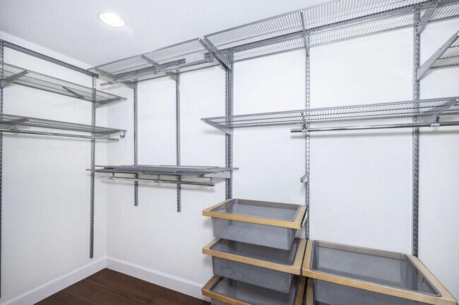 Building Photo - Beautifully Remodeled 4 Bed, 3 Bath Home w...