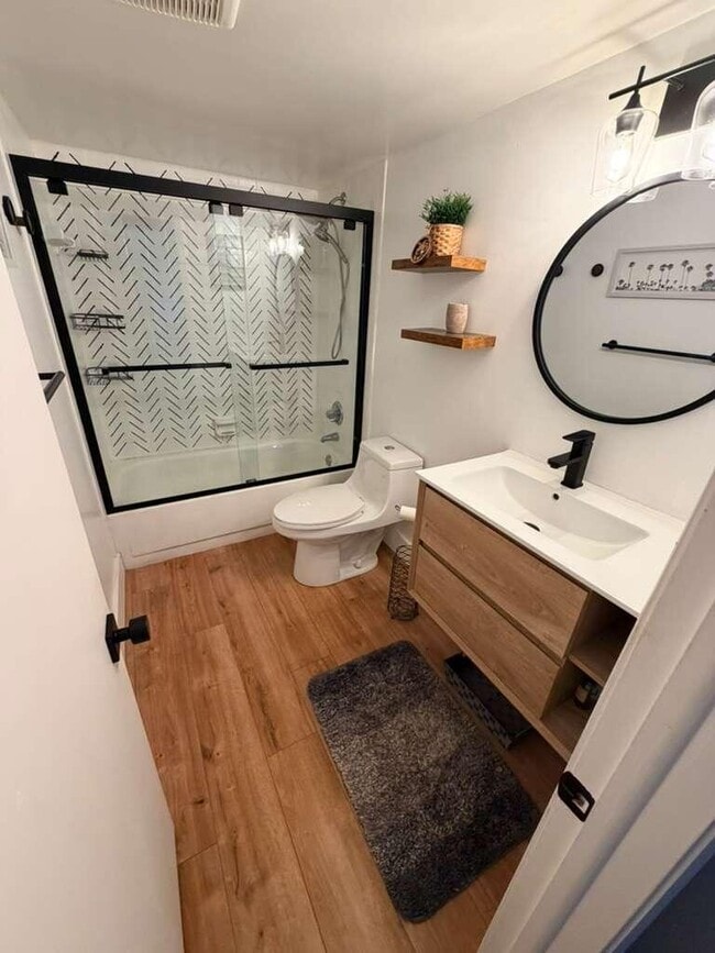 Building Photo - 301 SE 3rd St