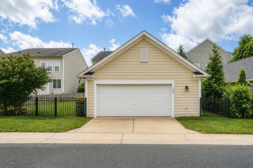 Building Photo - 1206 Anderson St