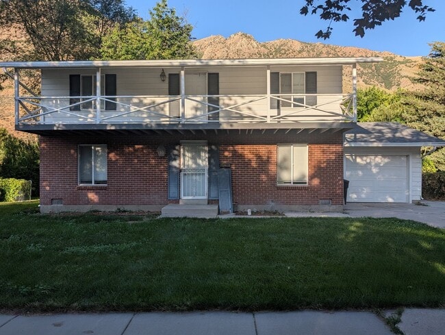Primary Photo - 880 Medoland Dr