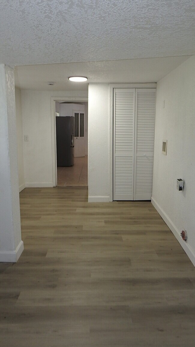 Building Photo - Newly rehabbed fully rehabbed 4 bed 2 bath...