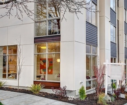 Building Photo - 2500 S Dearborn St