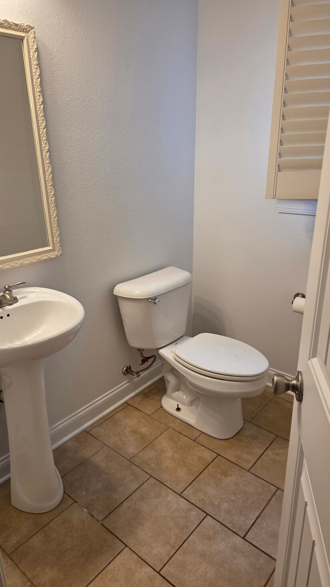 Building Photo - 324 Avenue of the Oaks