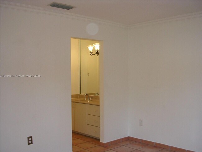 Building Photo - 14765 Kendale Lakes Blvd