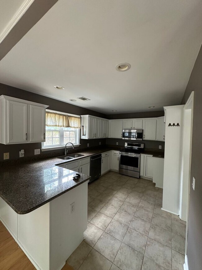 Building Photo - Move-In ready 3-bedroom 2-bathroom house on the Eastside