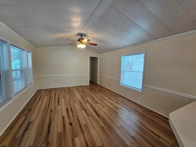 Building Photo - 158 Country Rd