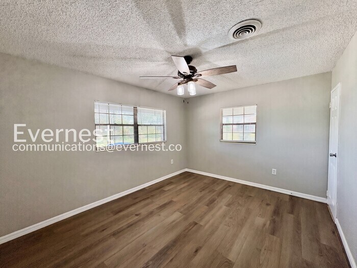 Building Photo - 2112 Wolf Rd