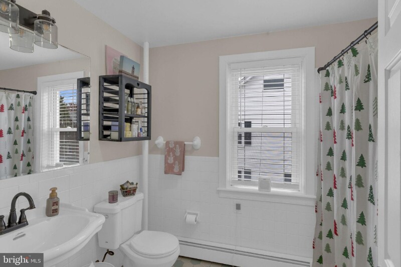 Building Photo - 132 S Main St