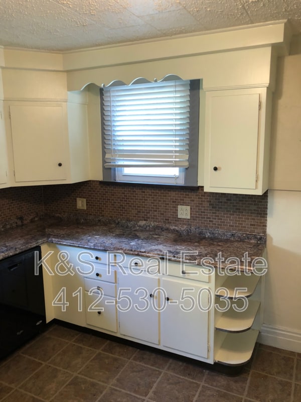 Building Photo - 5833 Madison Ave