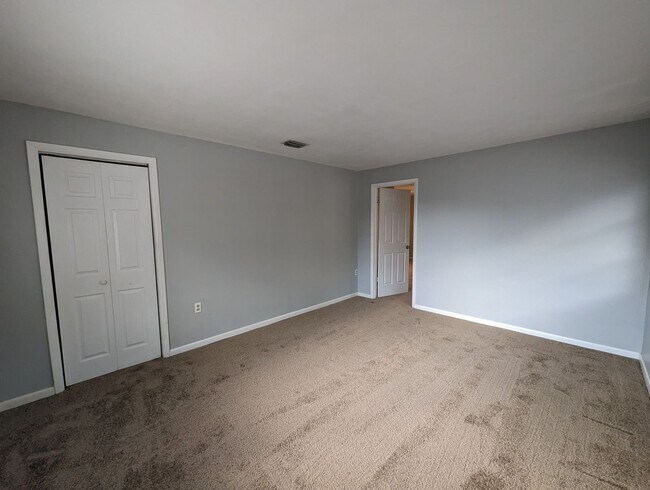Building Photo - Nicely sized 2 Bedroom in Beverly Hills