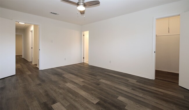Building Photo - 16307 Morningshade Dr