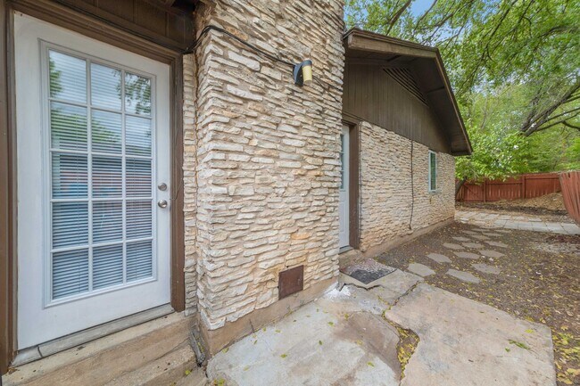 Building Photo - 2517 Glen Springs Way