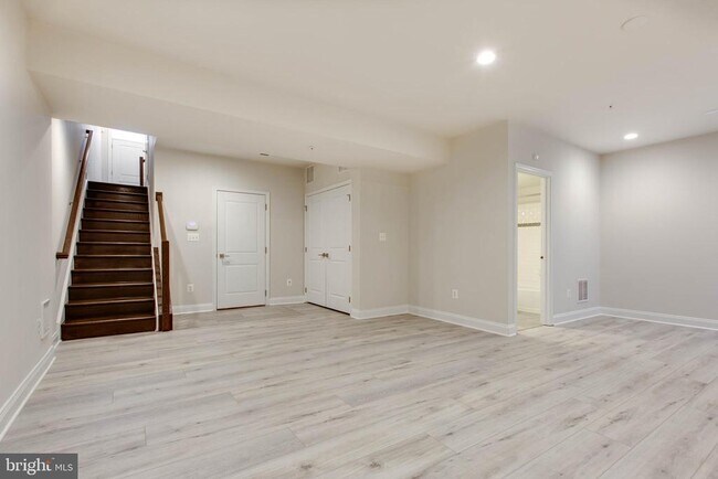 Building Photo - 8526 Pine Springs Dr