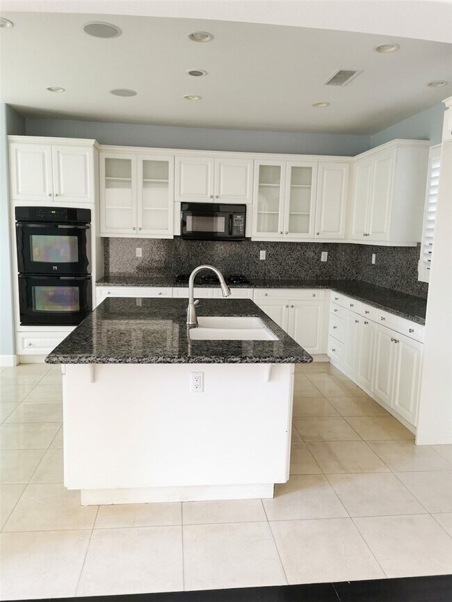 Building Photo - 1318 Swan Loop S