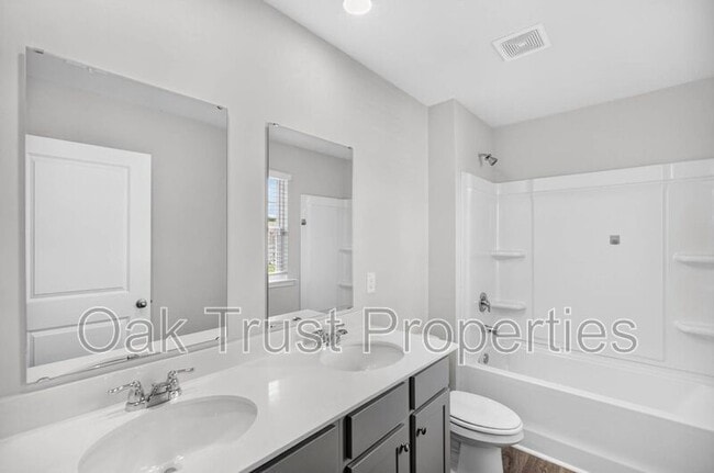 Building Photo - 147 Cloverleaf St