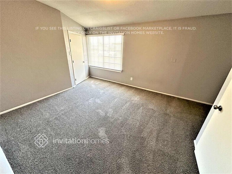 Building Photo - 1265 E Del Rio Dr