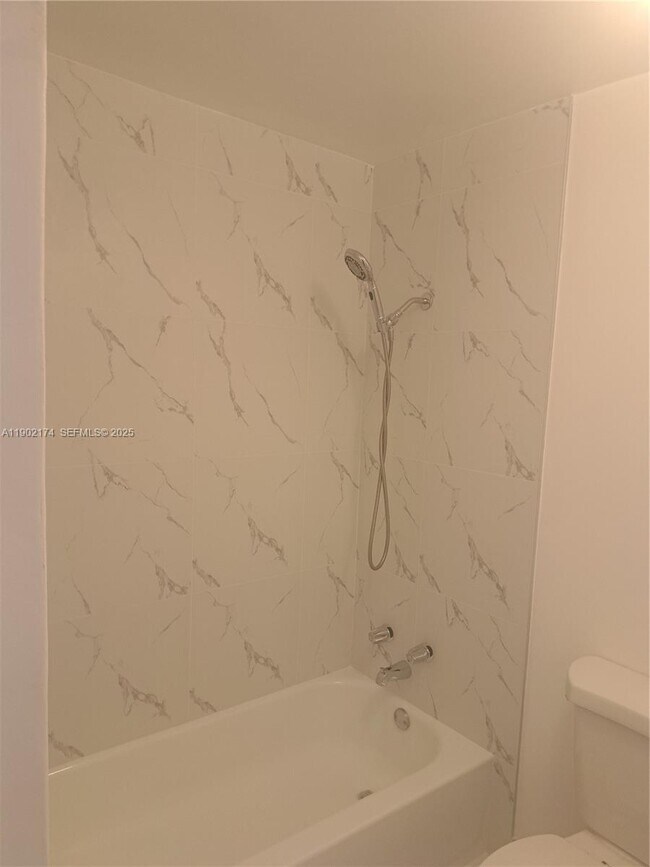 Building Photo - 17 NE 2nd Rd