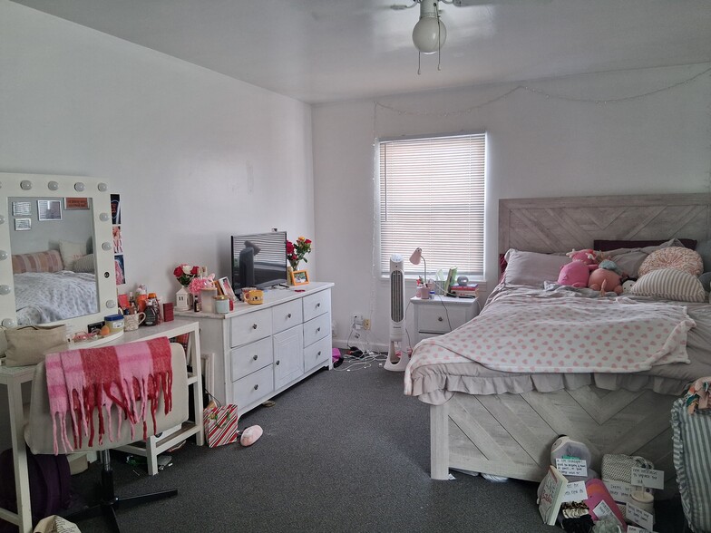 bed 1 - 1 Joyanne Ct