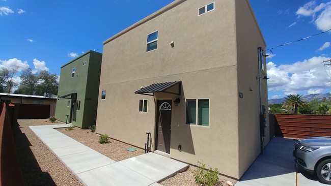 Building Photo - Two Bedroom Town Home