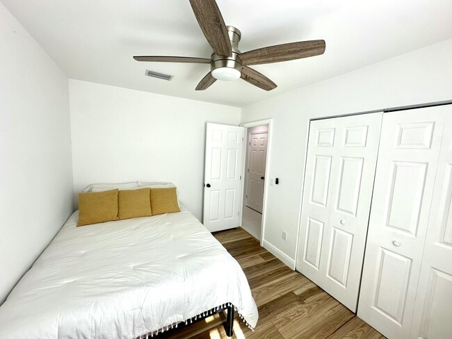 Building Photo - 121 Eider Ct