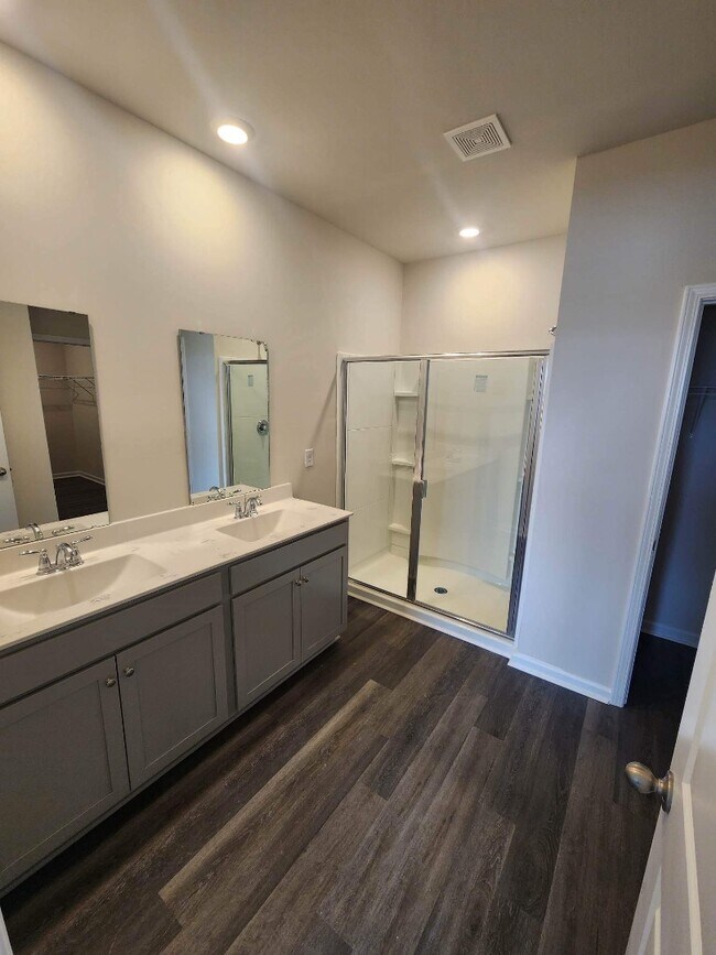 Building Photo - 323 Vaccaro Dr